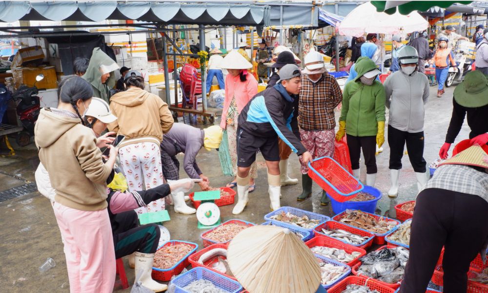 Chợ hải sản Thọ Quang là vựa hải sản lớn trong các khu chợ Đà Nẵng