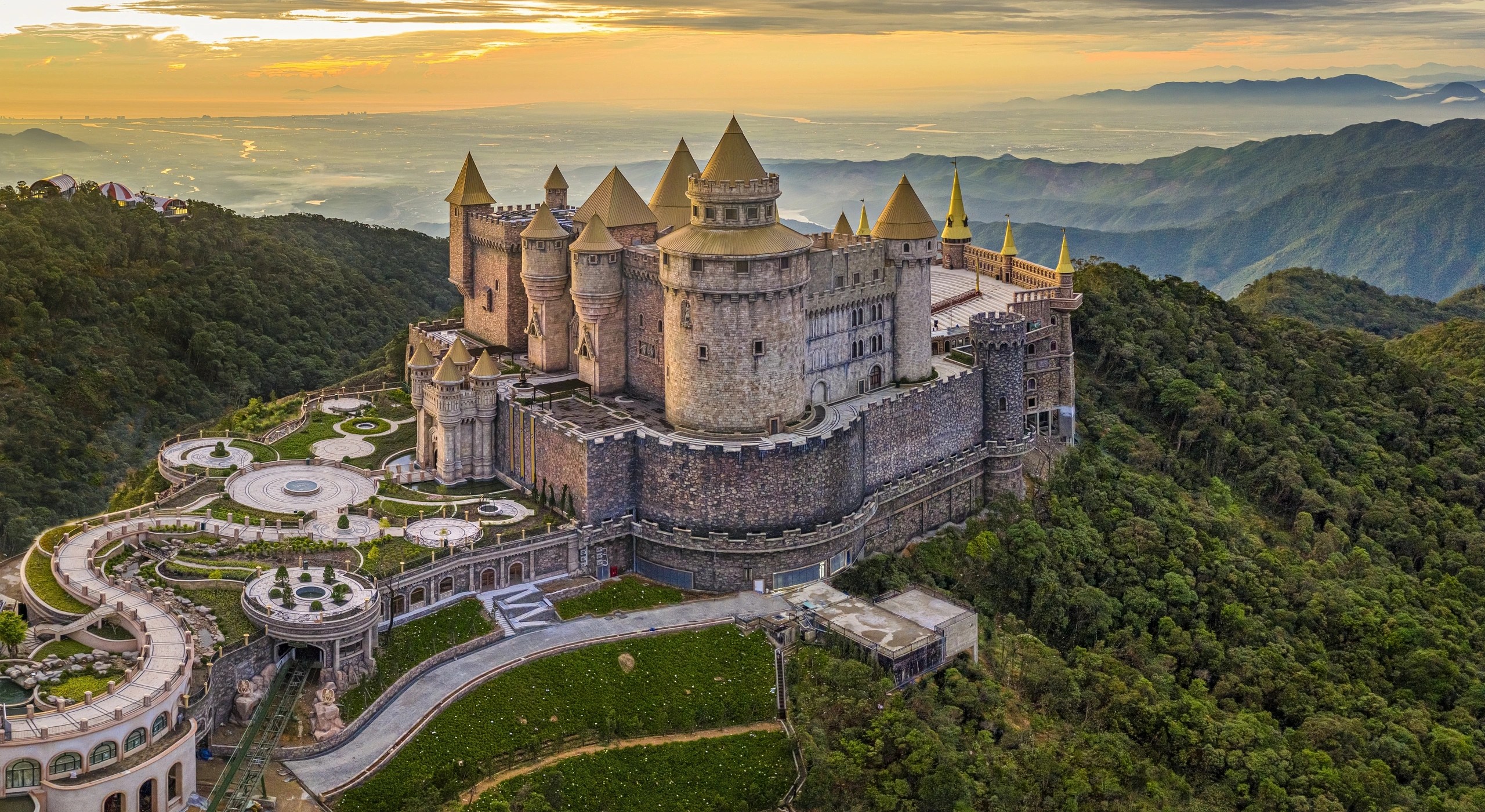 Địa điểm du lịch Bà Nà Hills - Đường lên tiên cảnh