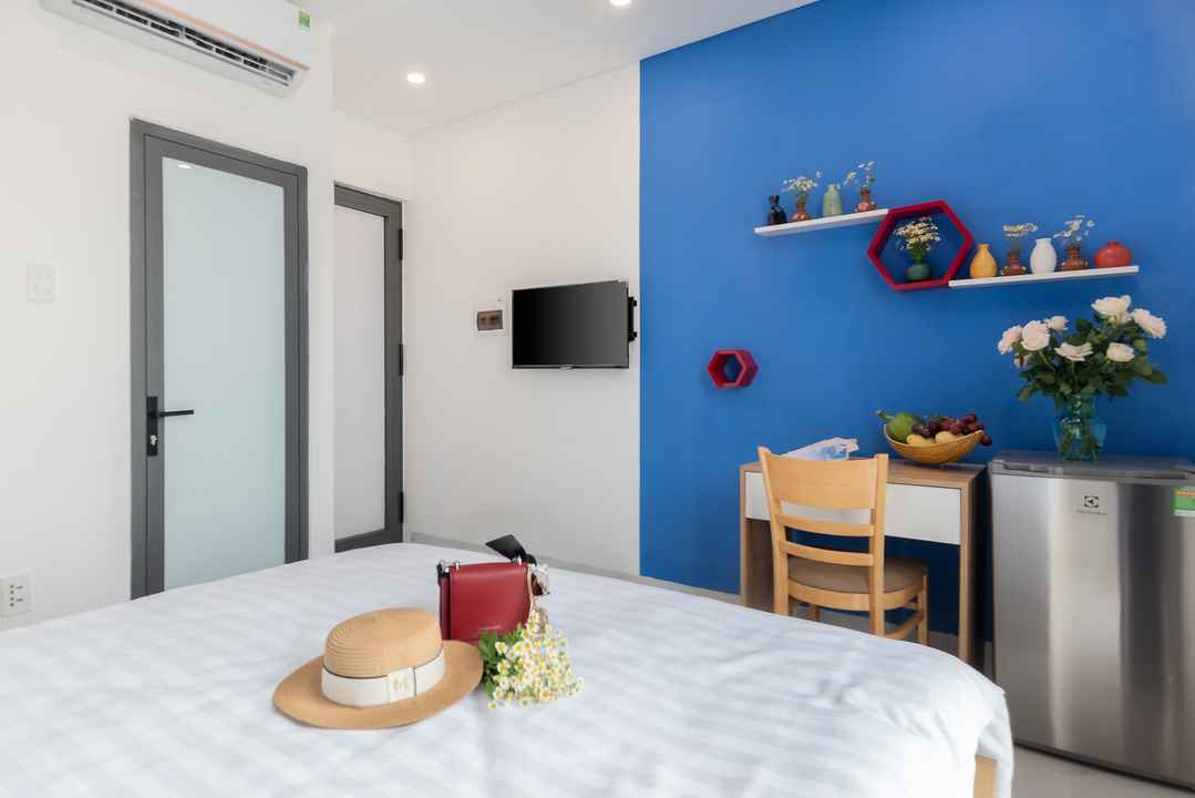 Harmony Homestay Đà Nẵng gây ấn tượng ngay từ cái nhìn đầu tiên với tông màu xanh – trắng tươi sáng