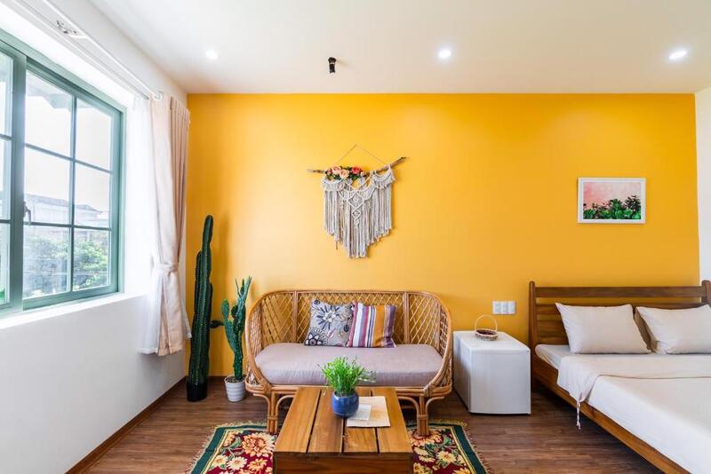 Nắng House Homestay Đà Nẵng với tông màu rực rỡ bắt mắt