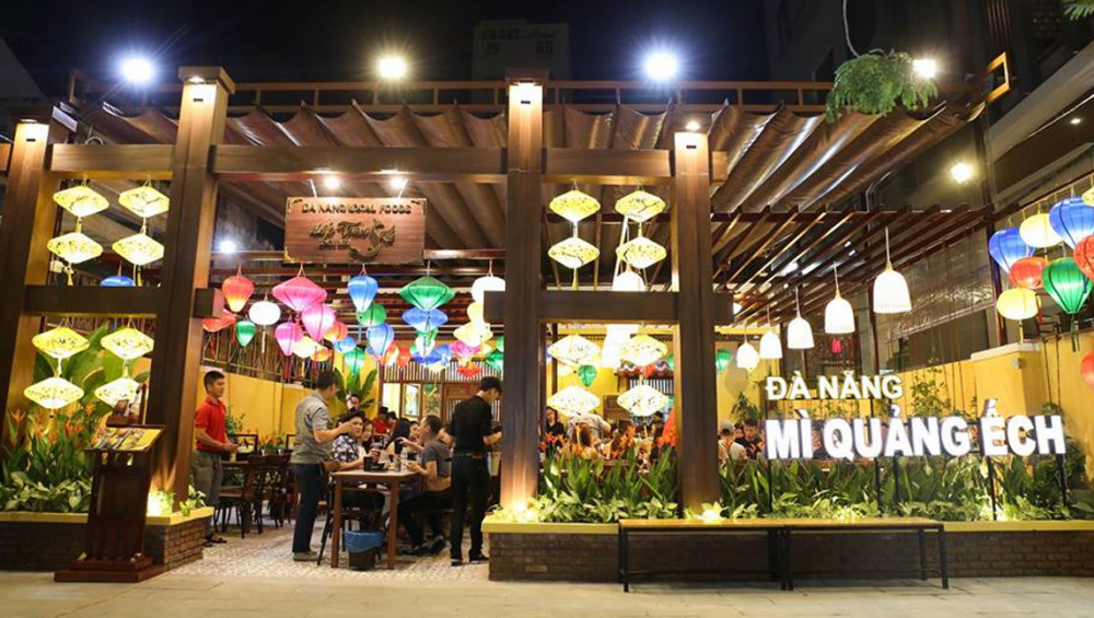 Không gian tại Mì Quảng Ếch – quán ăn ngon ở Đà Nẵng thu hút thực khách gần xa