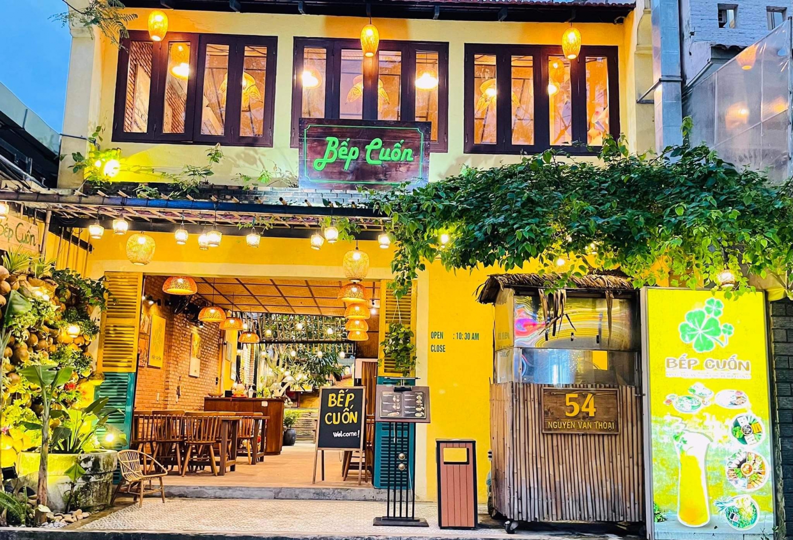 Không gian Bếp Cuốn với món cuốn bắt mắt, quán ăn ngon Đà Nẵng được nhiều du khách yêu thích