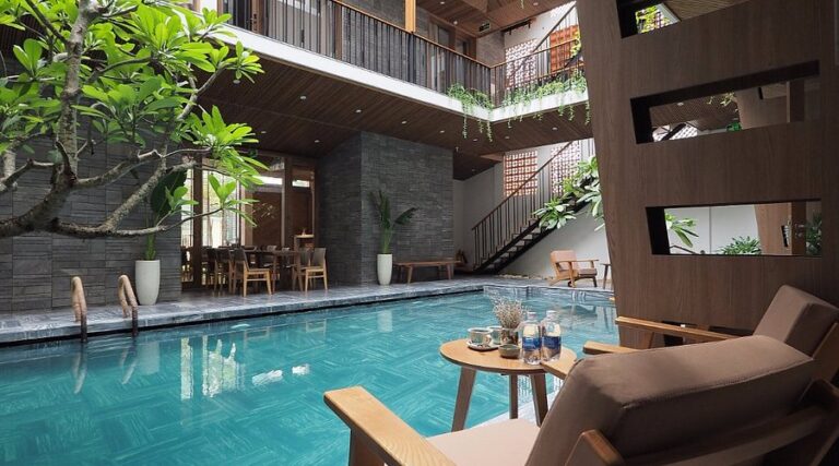 View cực chill bên hồ bơi của Minh House Homestay Đà Nẵng